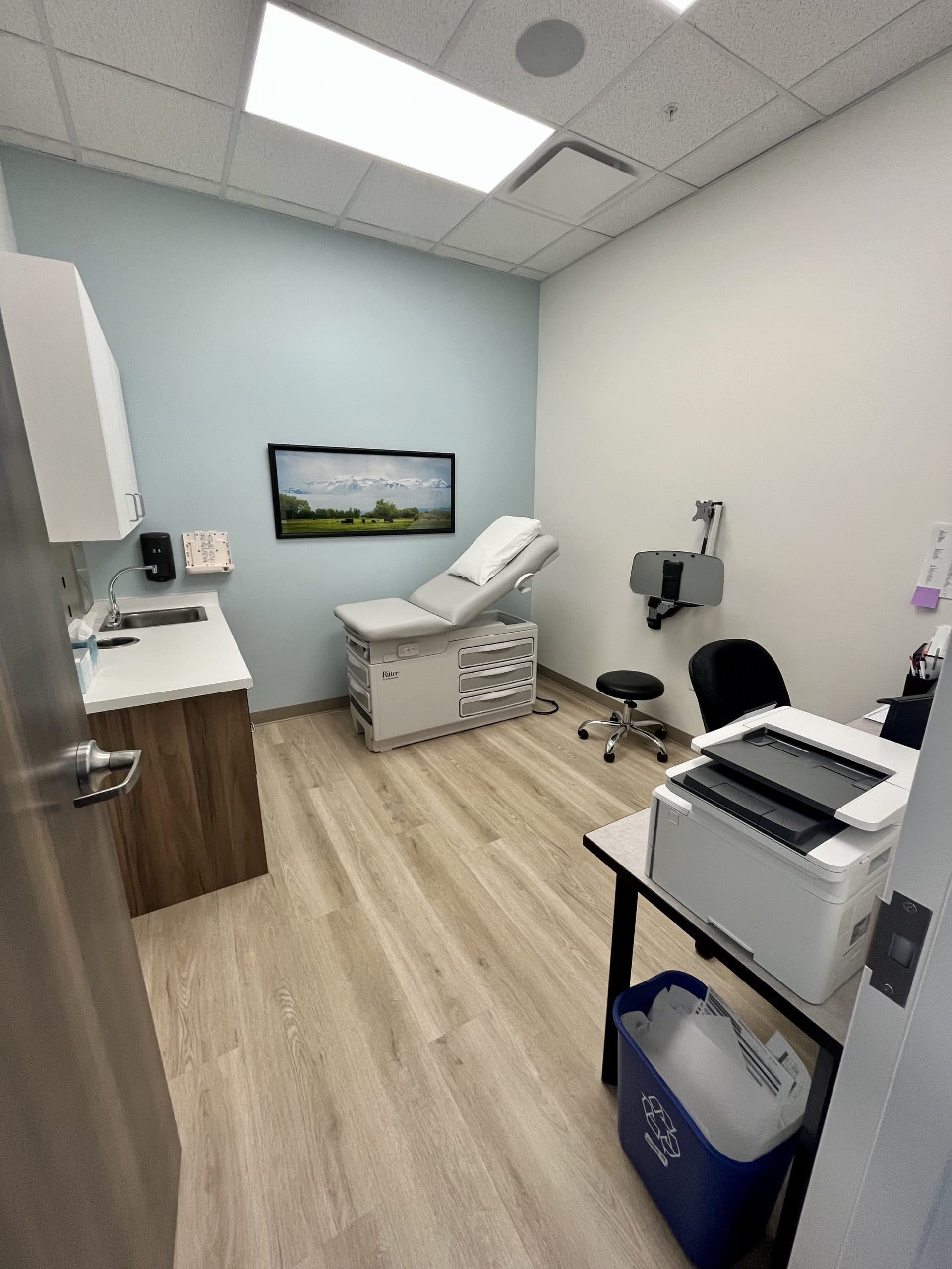 Image of patient exam room in revere health. The healthcare providers at Heber Family Medicine strive to provide high quality care. Schedule now.