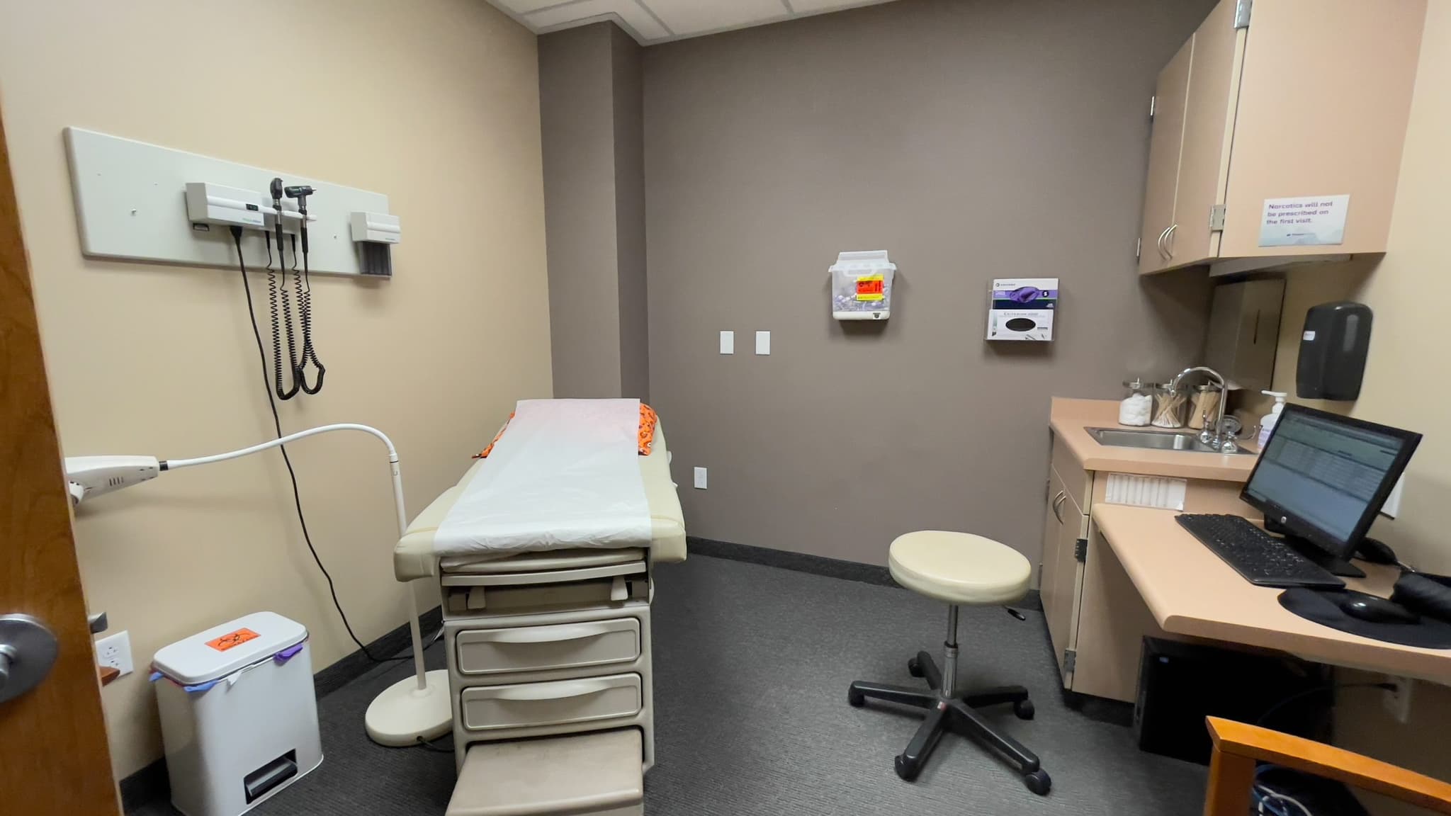 Image of a patient exam room in American Fork, Utah. Our behavioral health professionals work with you to develop a treatment plan that meets your needs and health goals.