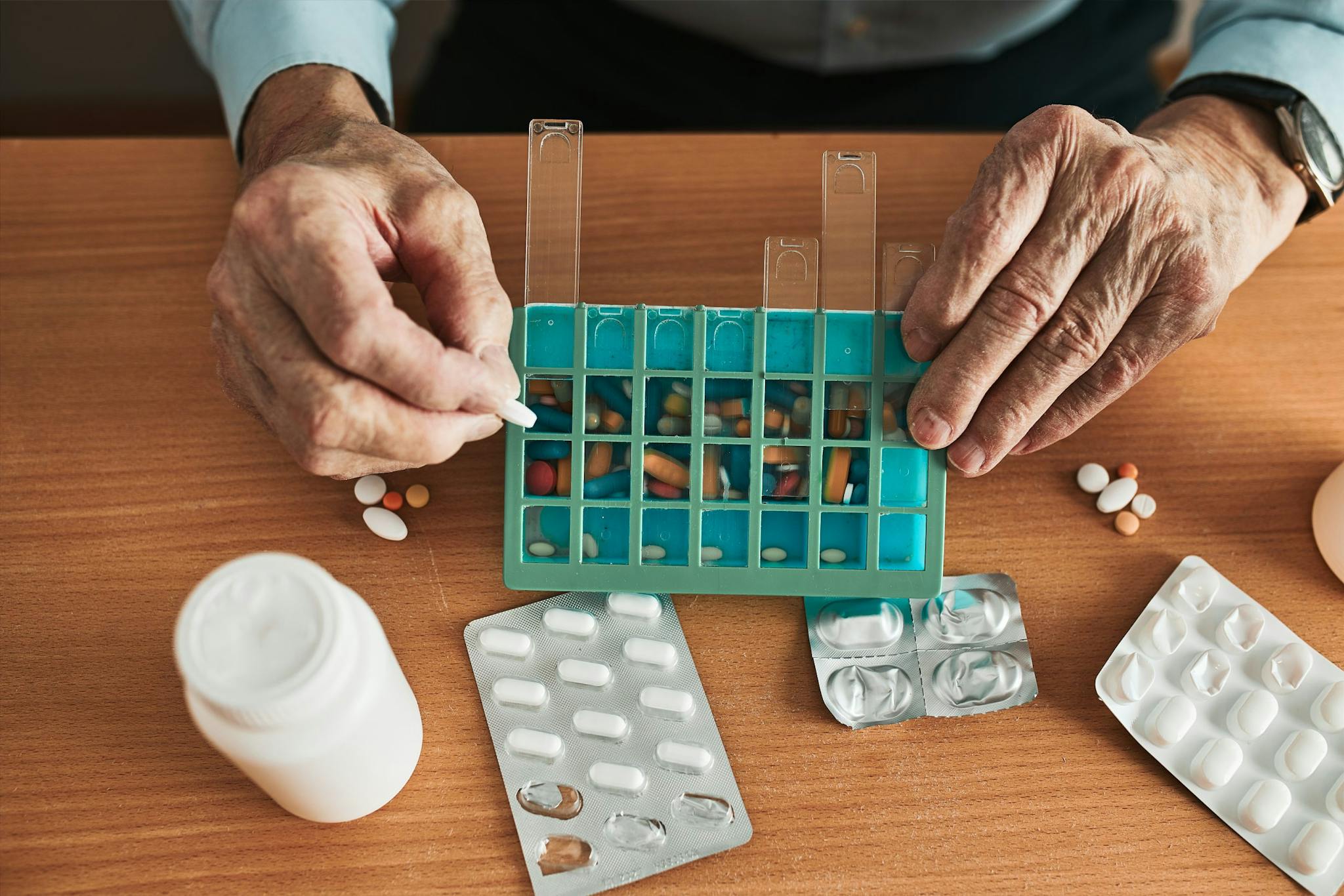 Managing medications and polypharmacy in aging adults. Discover tips for safer medication use, deprescribing, & reducing the risks of adverse effects.