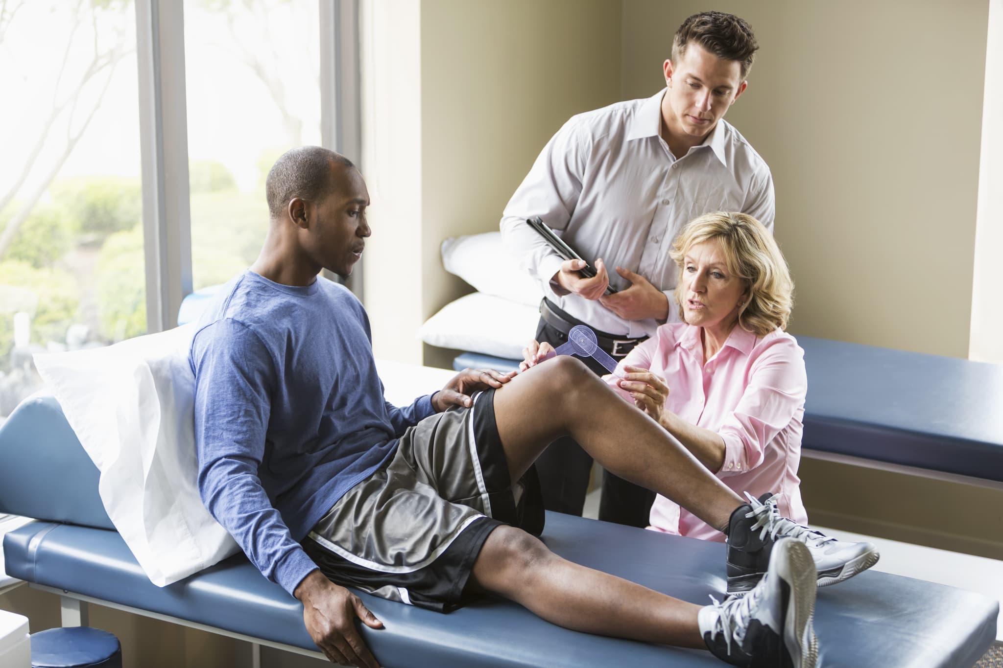 Picture of doctors examining patients knee