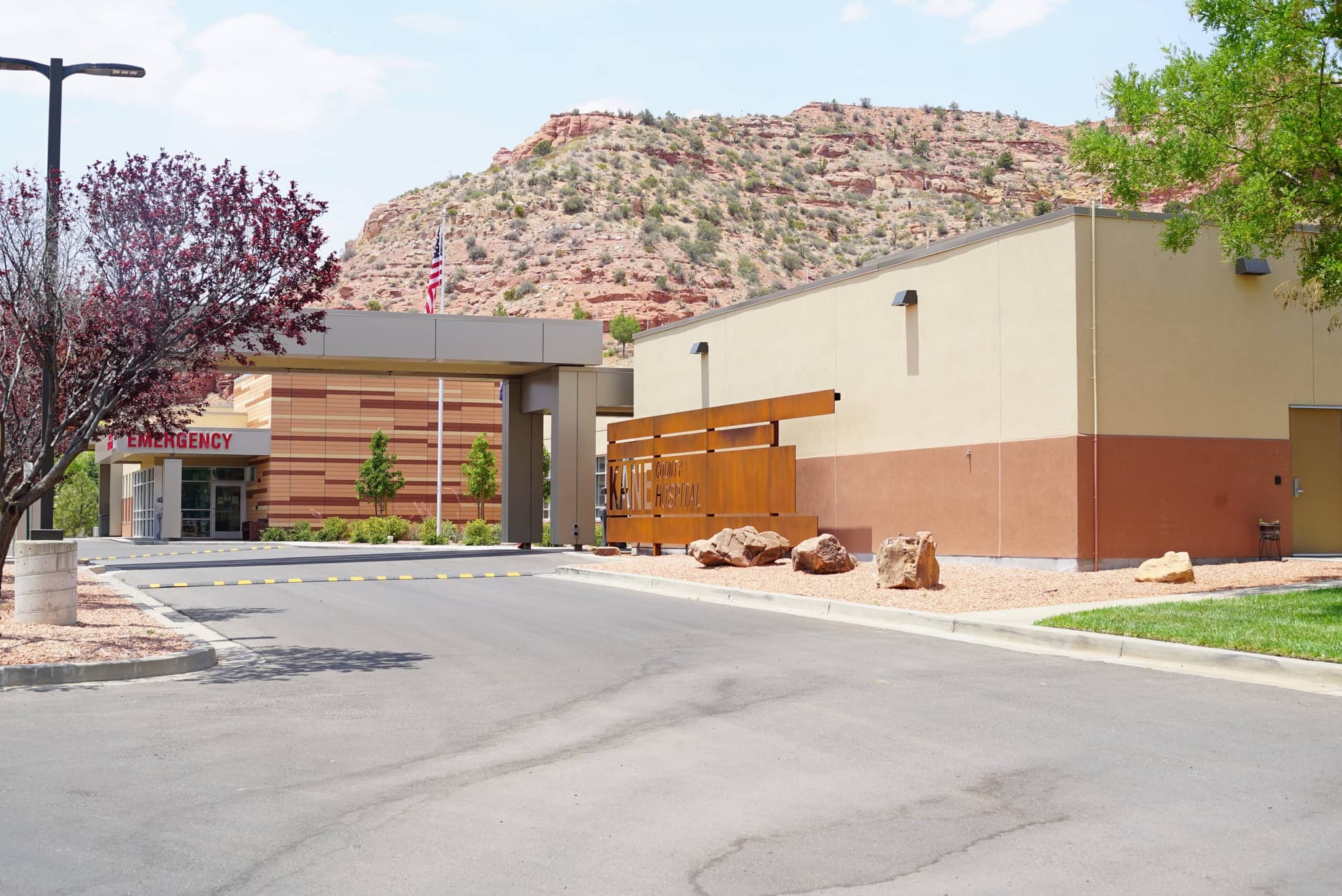 Image of front driveway for doctors office in kanab, Utah. Kanab Family Medicine offers convenient and professional healthcare to patients of all ages. Schedule appointments today!