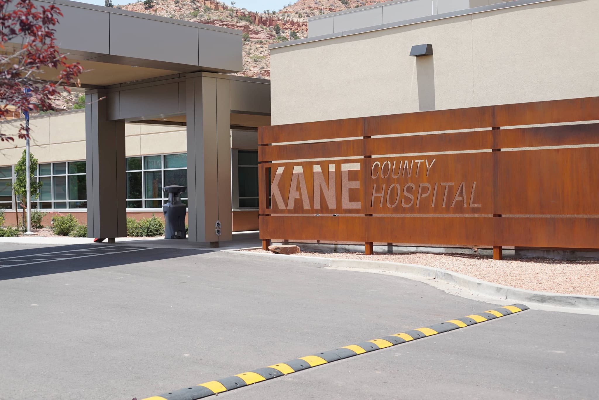 front entrance of hospital with doctors offices inside. Located in Kane County Hospital, Kanab Family Medicine offers premiere healthcare for you. Visit us today!