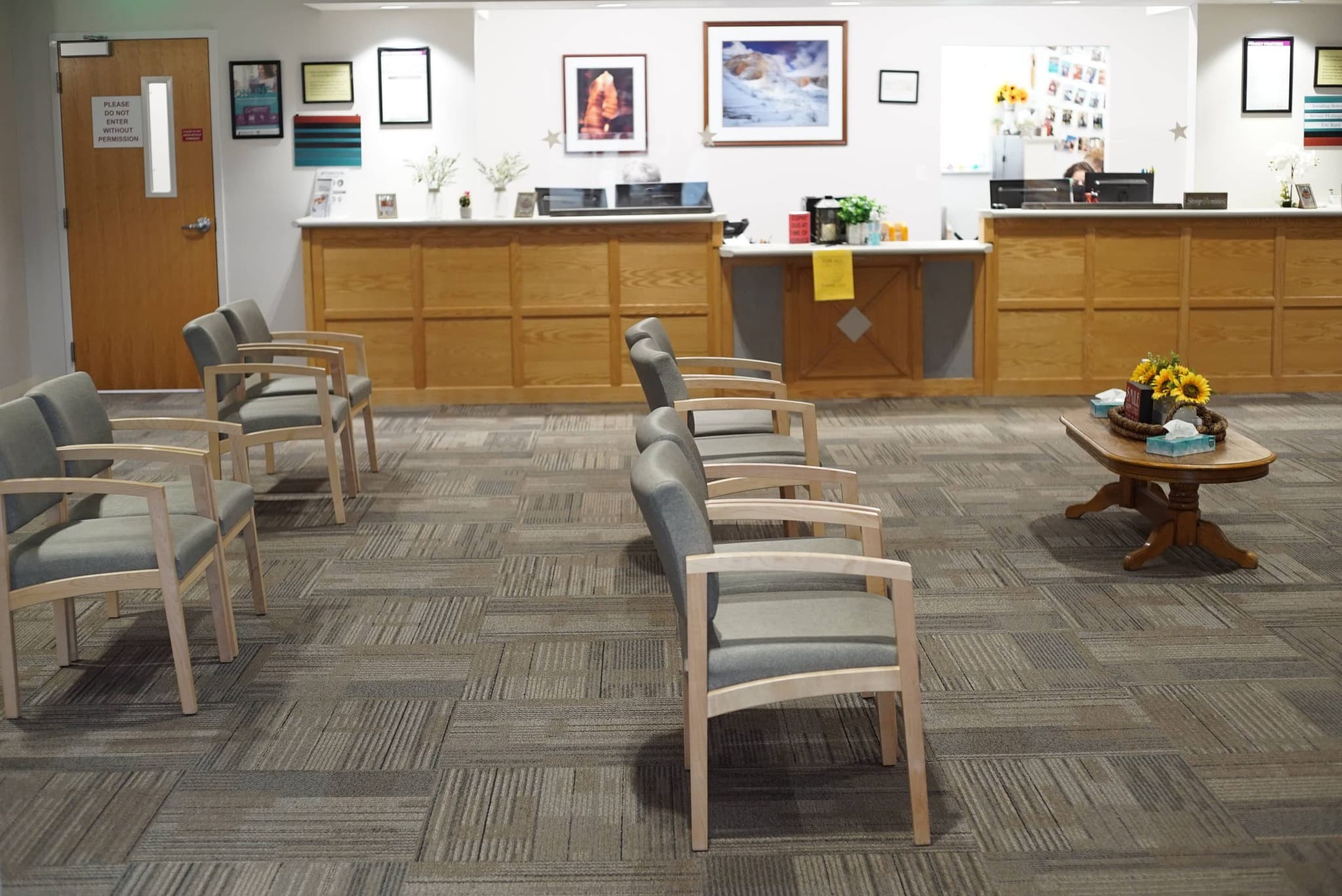 Image of front desk and waiting room at kanab family medicine doctors office. Each staff member strives to offer premium care and customer service at Kanab Family Medicine. Find out more here.