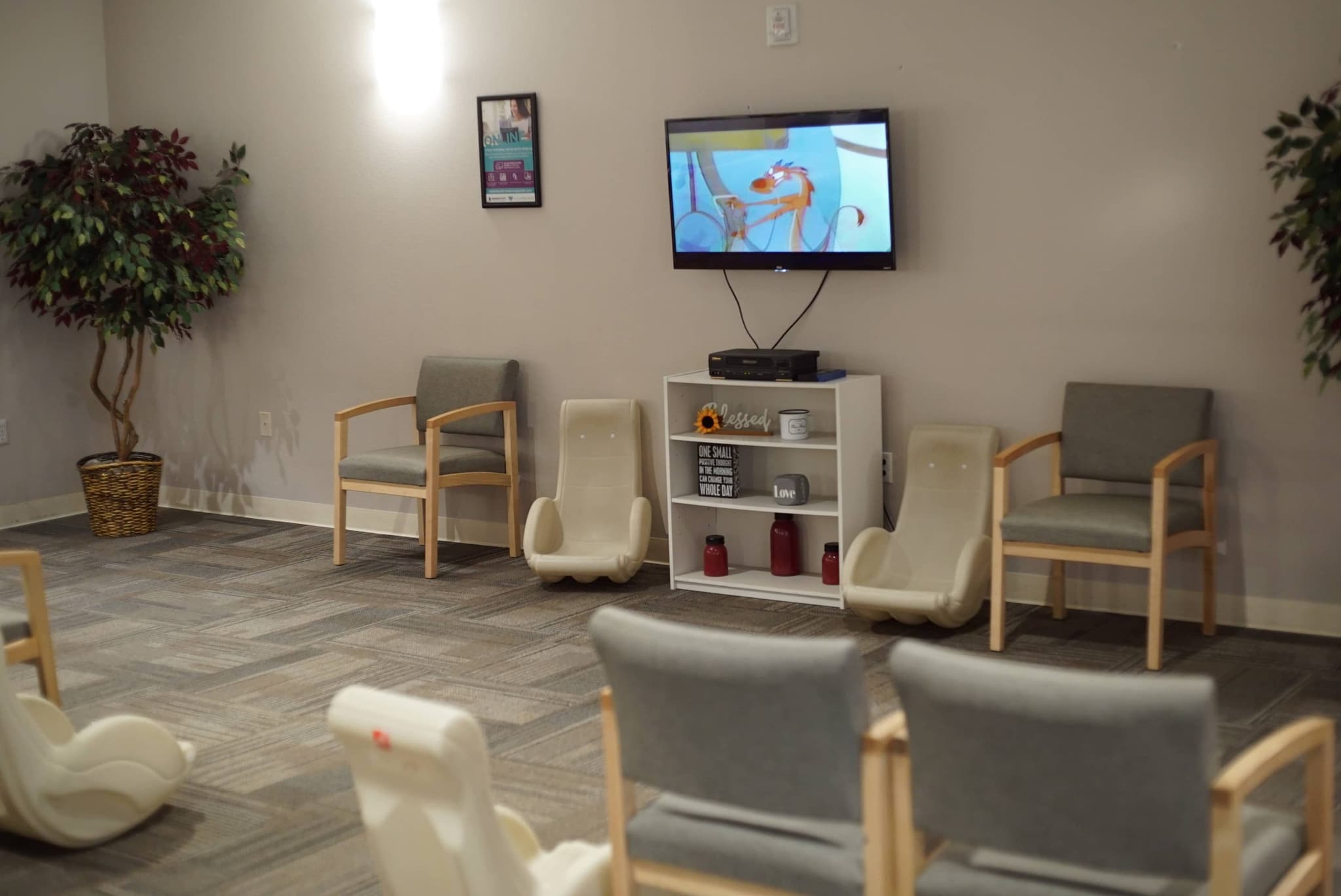 Image of waiting area of family practice. Kanab Family Medicine offers premium healthcare to all. Schedule an appointment today.