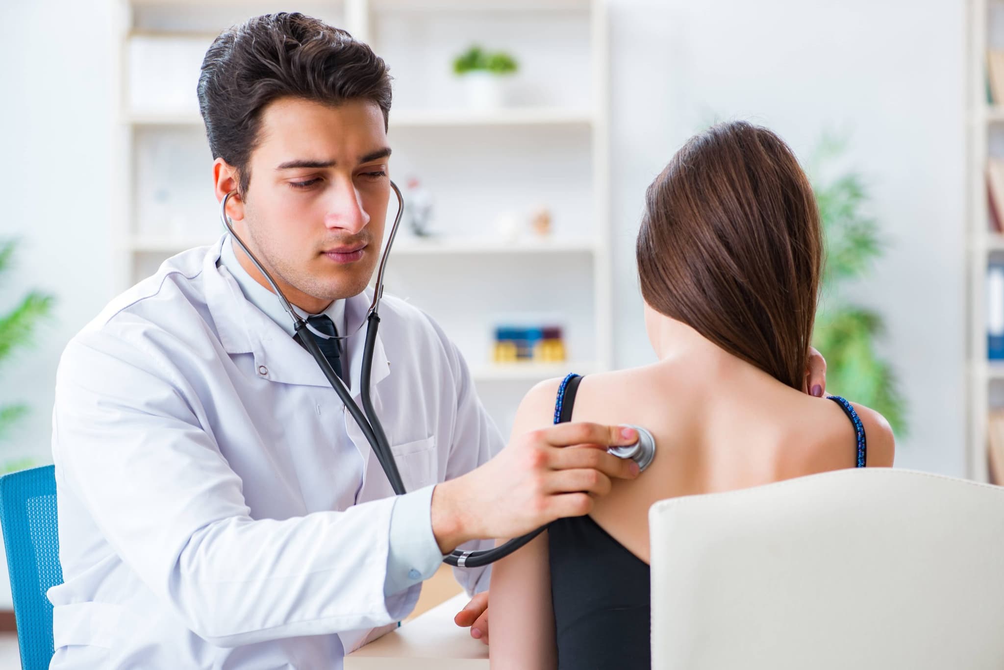 Doctor checks patients lungs